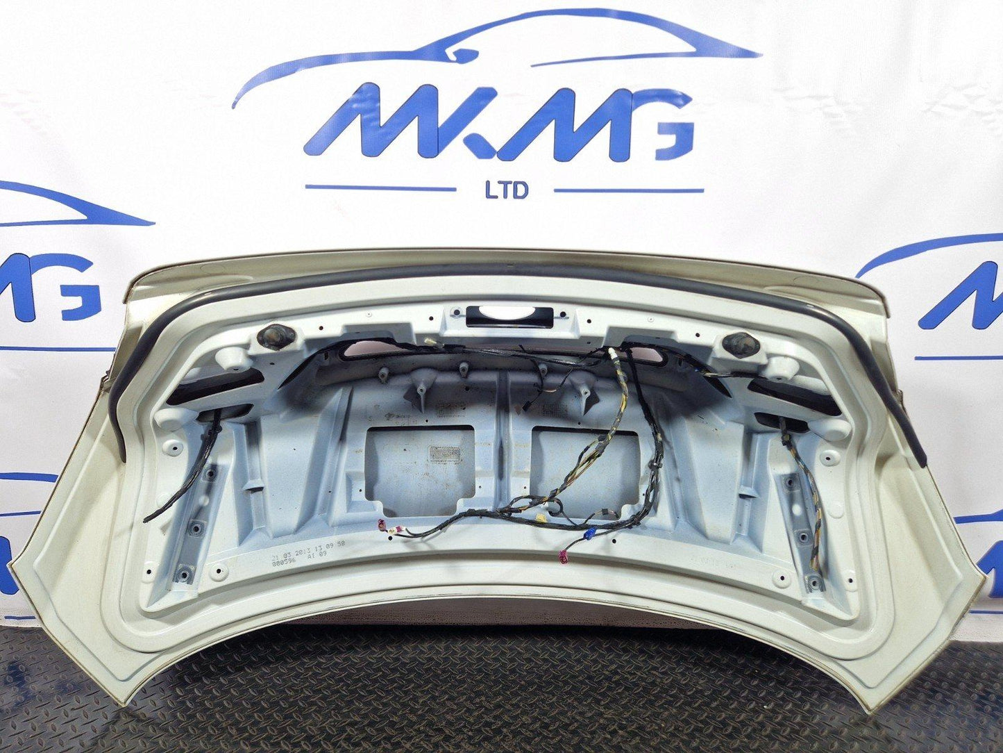 11-18 BMW 6 SERIES F13 GENUINE REAR TAILGATE / BOOTLID IN WHITE 300