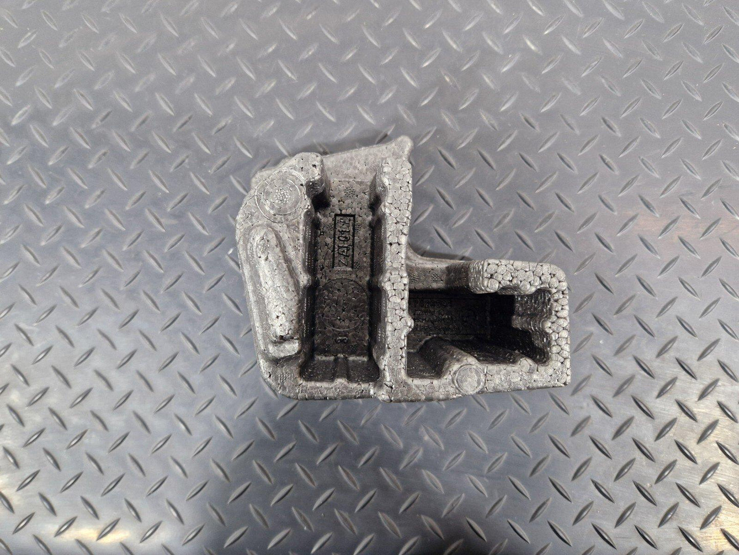 14-21 BMW 2 SERIES GRAN TOURER F45 F46 218i OEM FOAM SUPPORT BRACKET 7426595