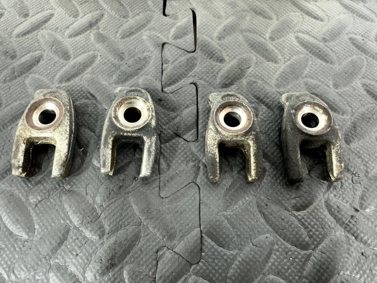 12-18 MERCEDES A B CLASS W176 W246 GENUINE INJECTOR CLAMP X4