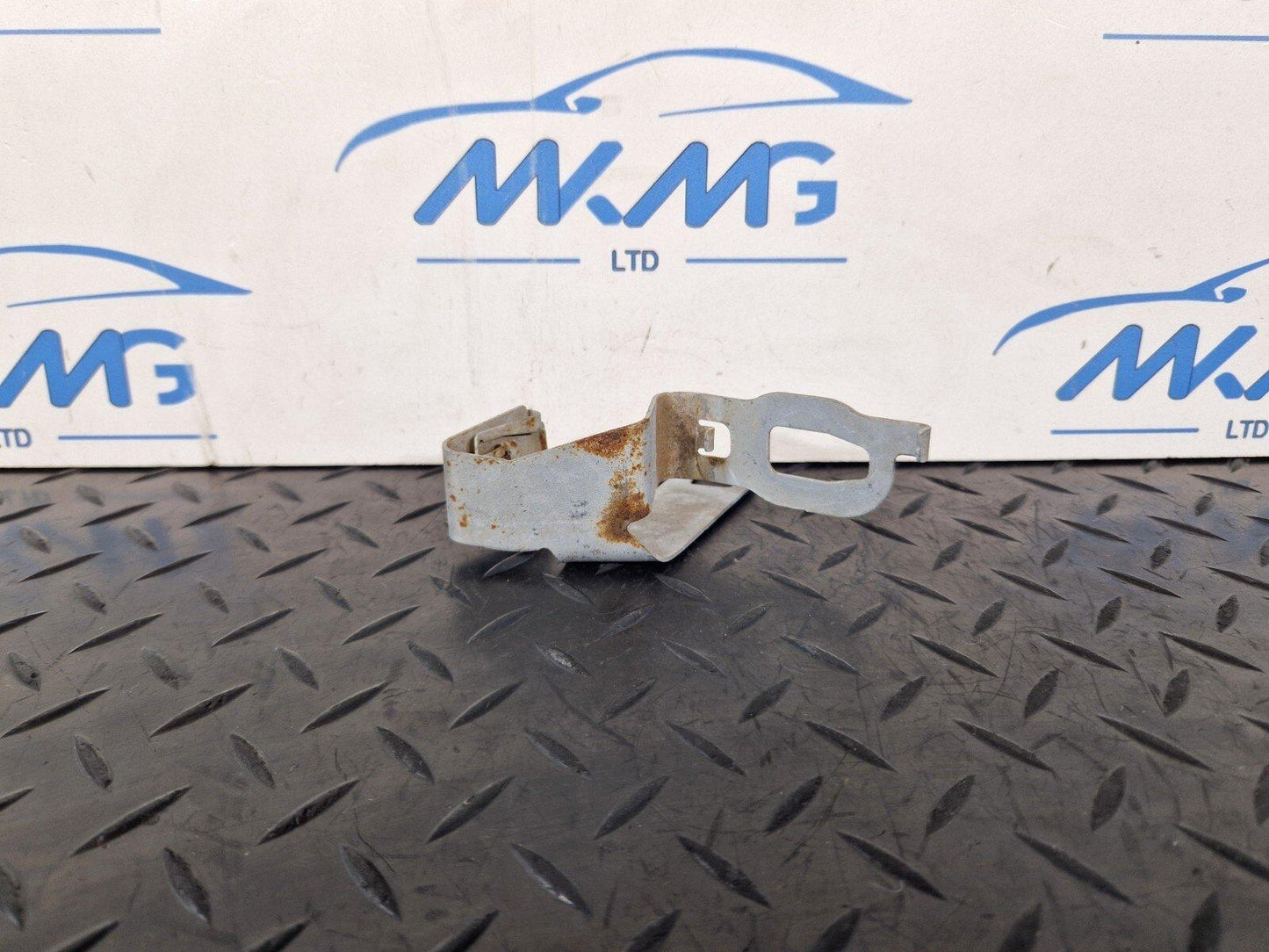 14-21 MERCEDES BENZ W205 OEM UNDERSHIELD FRONT RIGHT BRACKET HOLDER A2055240240