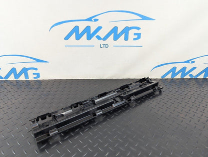 16-22 BMW X1 F48 LEFT SIDE CENTRE SKIRT MOUNTING BRACKET 7332331