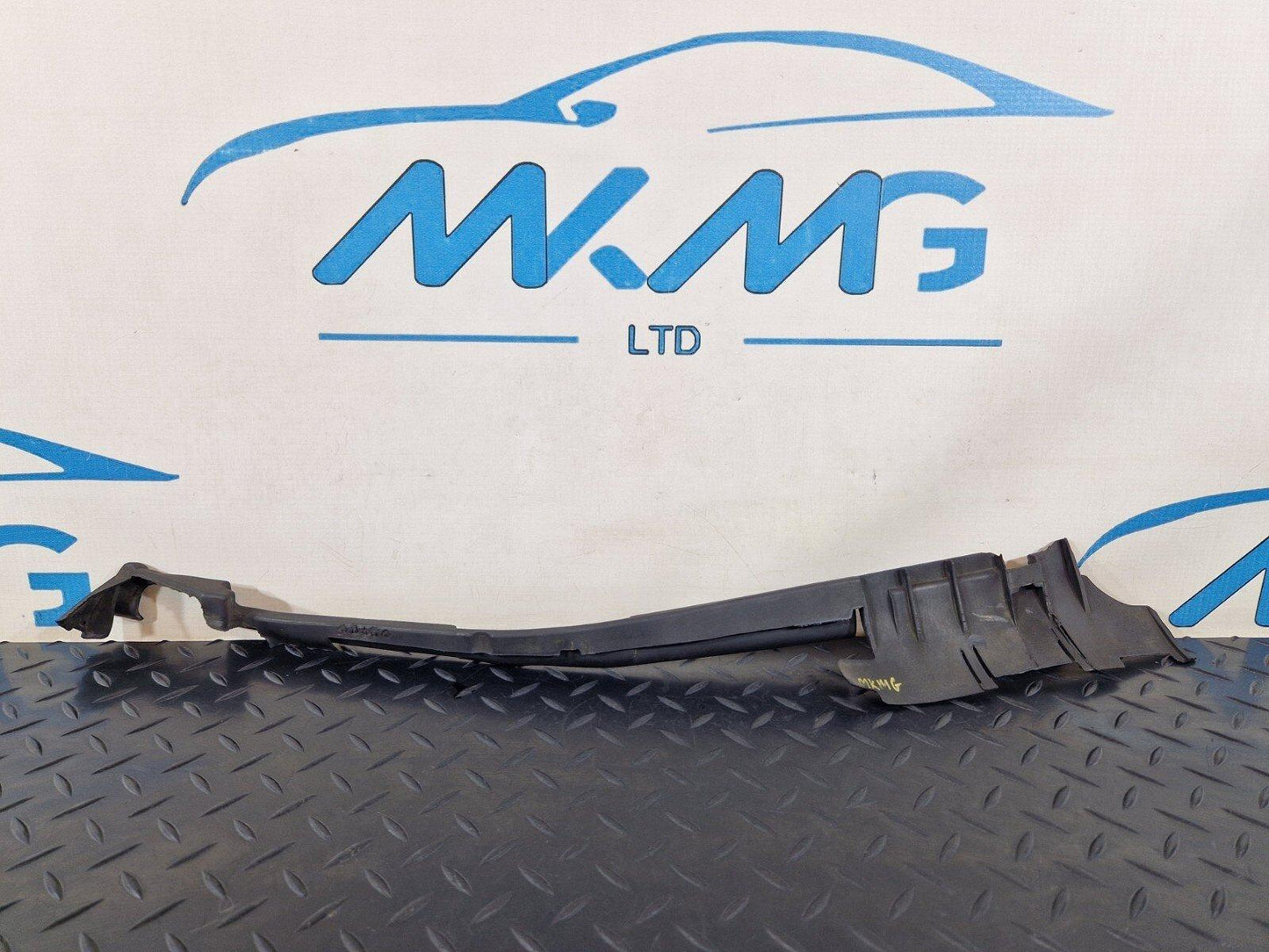 10-15 AUDI Q7 4L  FRONT LEFT SIDE RADIATOR AIR GUIDE SEAL 7L0121331
