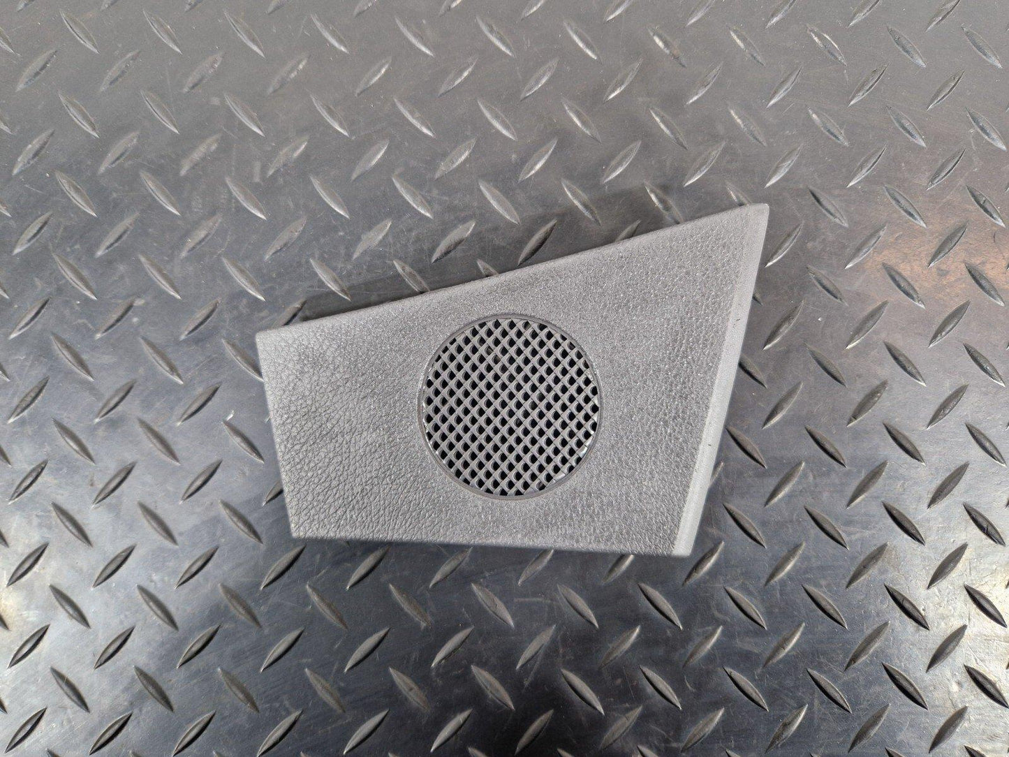 18-ON MERCEDES BENZ SPRINTER W907 W910 RHD RIGHT SPEAKER COVER A91008270400