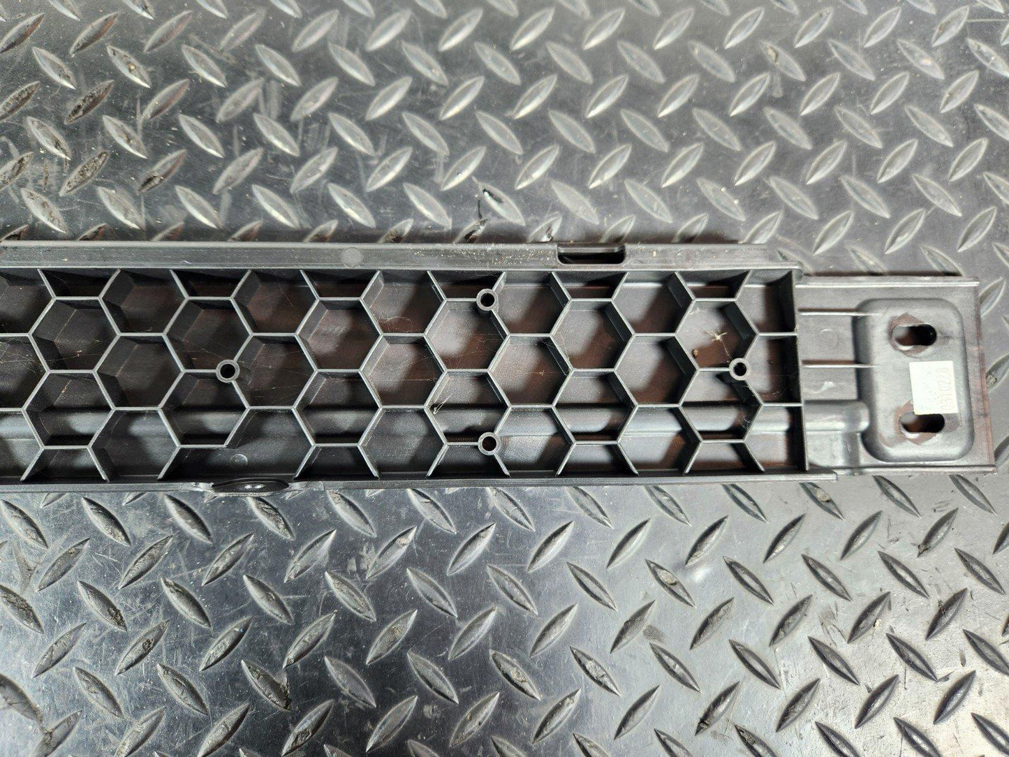 11-19 MERCEDES BENZ ML W166 REAR LEFT N/S BOOT FLOOR RAIL TRIM COVER A1666841131