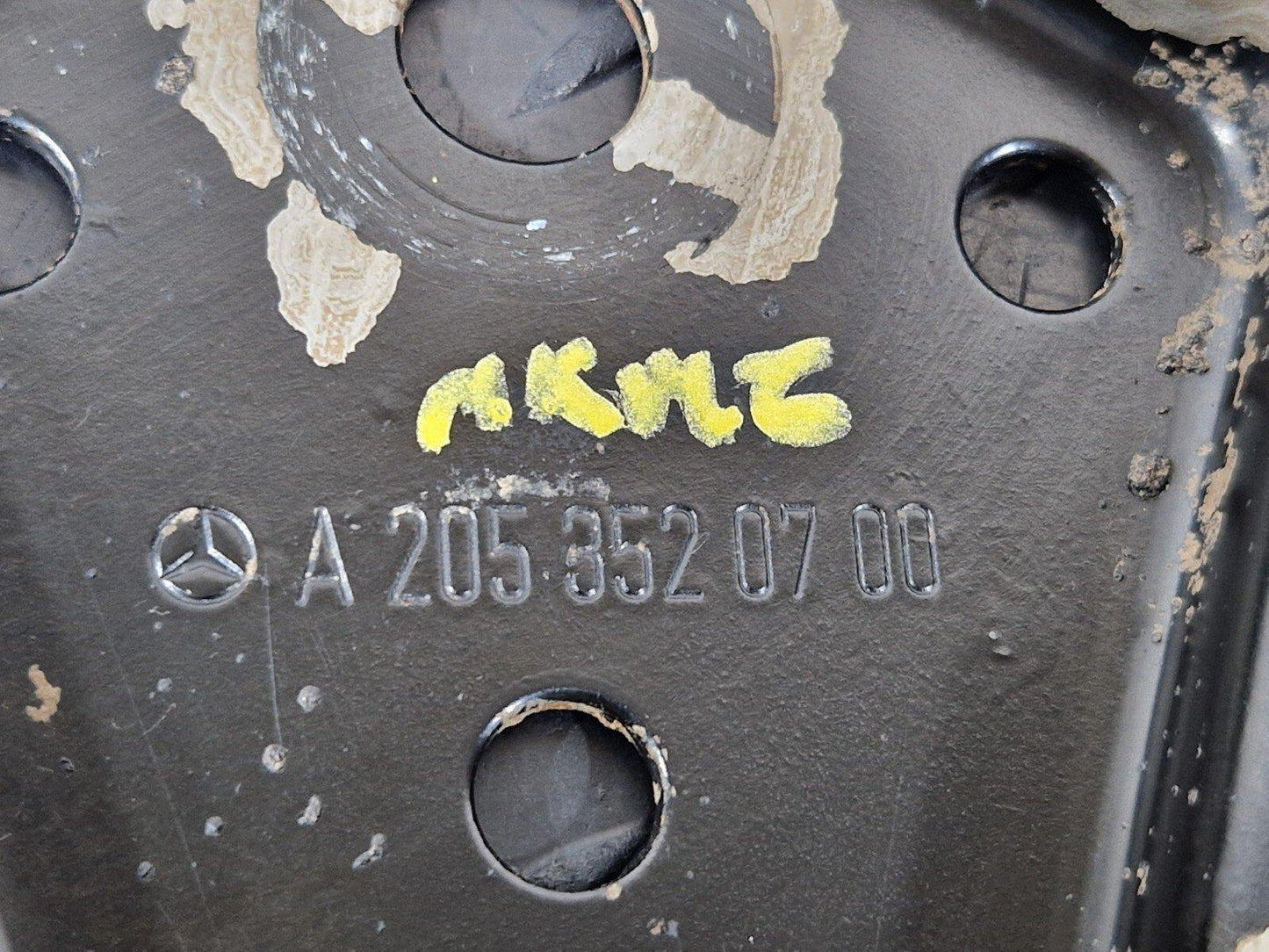 14-21 MERCEDES BENZ W205 REAR AXLE SUBFRAME LEFT STOP PLATE A2053520700