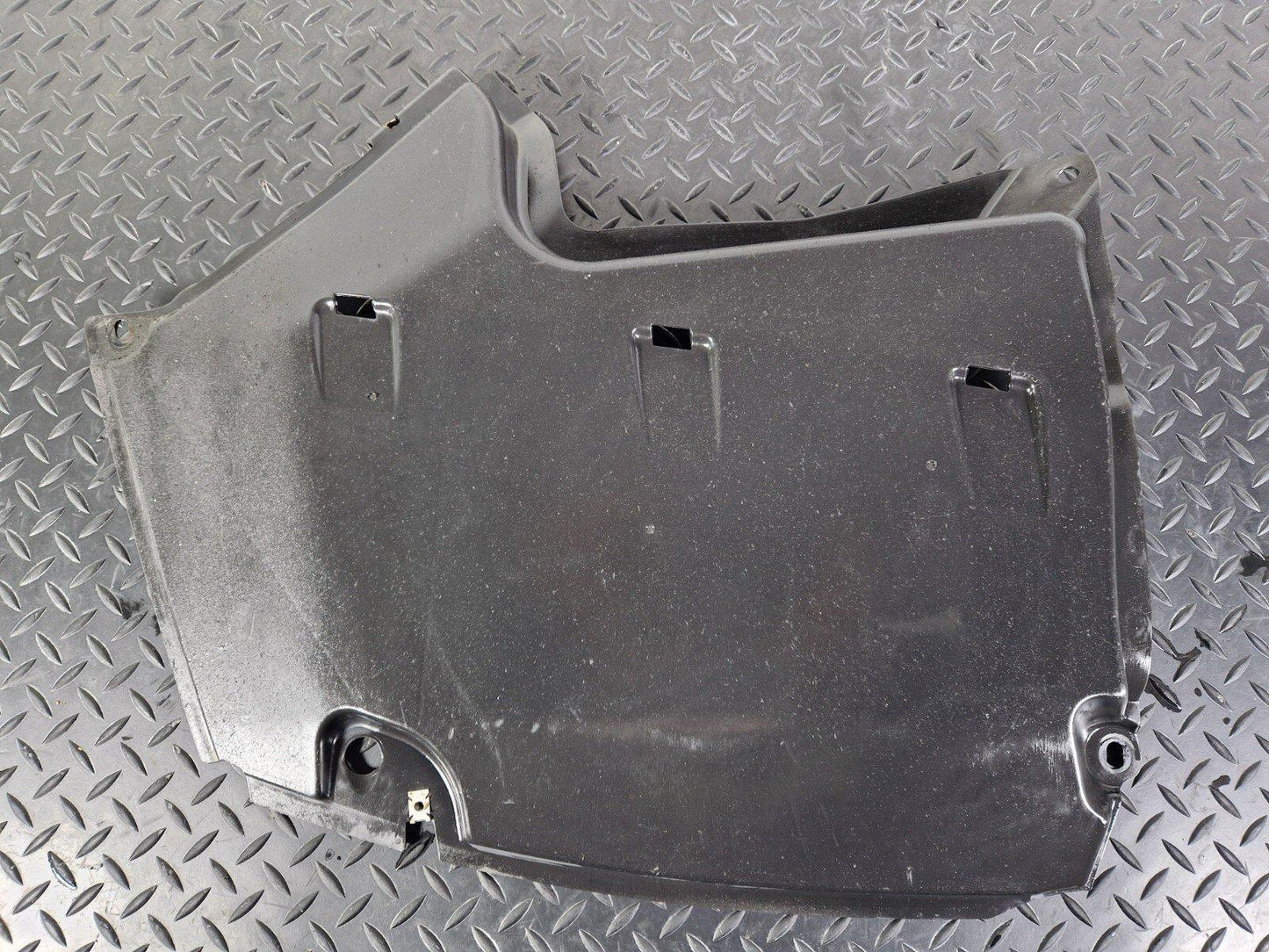16-19 AUDI A4 B9 GENUINE OEM REAR RIGHT SIDE O/S BODY UNDER TRAY 8W0825219A