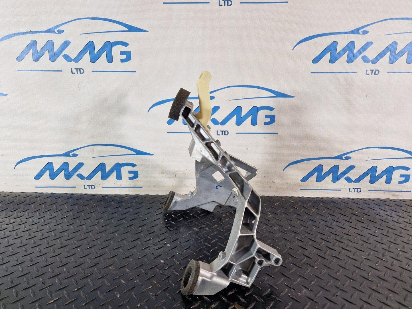 11-18 BMW 6 SERIES F13 STEERING RACK MOUNT BRACKET HOLDER 6140829