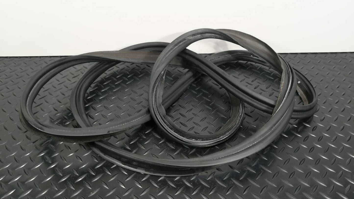 MERCEDES BENZ W246 B-CLASS B180 REAR TAILGATE RUBBER SEAL A2467400378