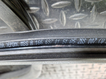 11-19 MERCEDES BENZ ML W166  LEFT REAR RUBBER DOOR SEAL A1666970151