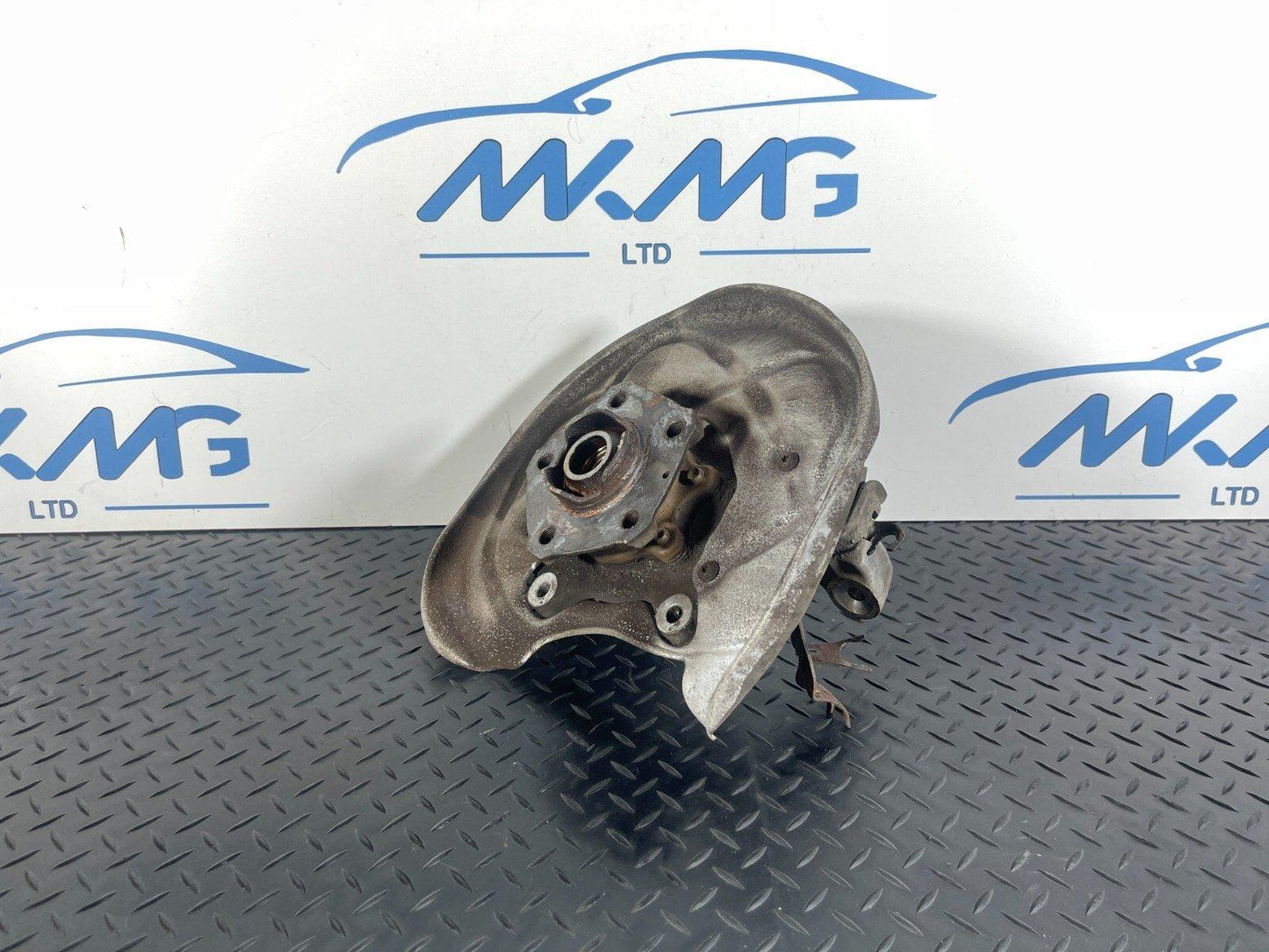 16-19 AUDI A4 B9 QUATTRO GENUINE FRONT RIGHT DRIVER SIDE WHEEL HUB 8W0505436AA