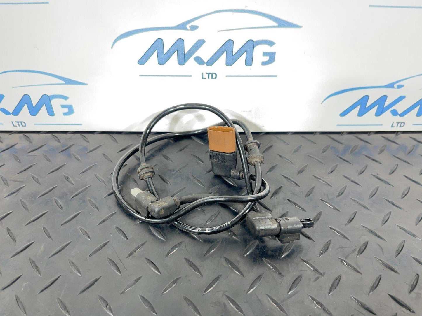 MERCEDES BENZ C-CLASS C300h W205 FRONT LEFT SHOCK WIRING HARNESS A2055403706