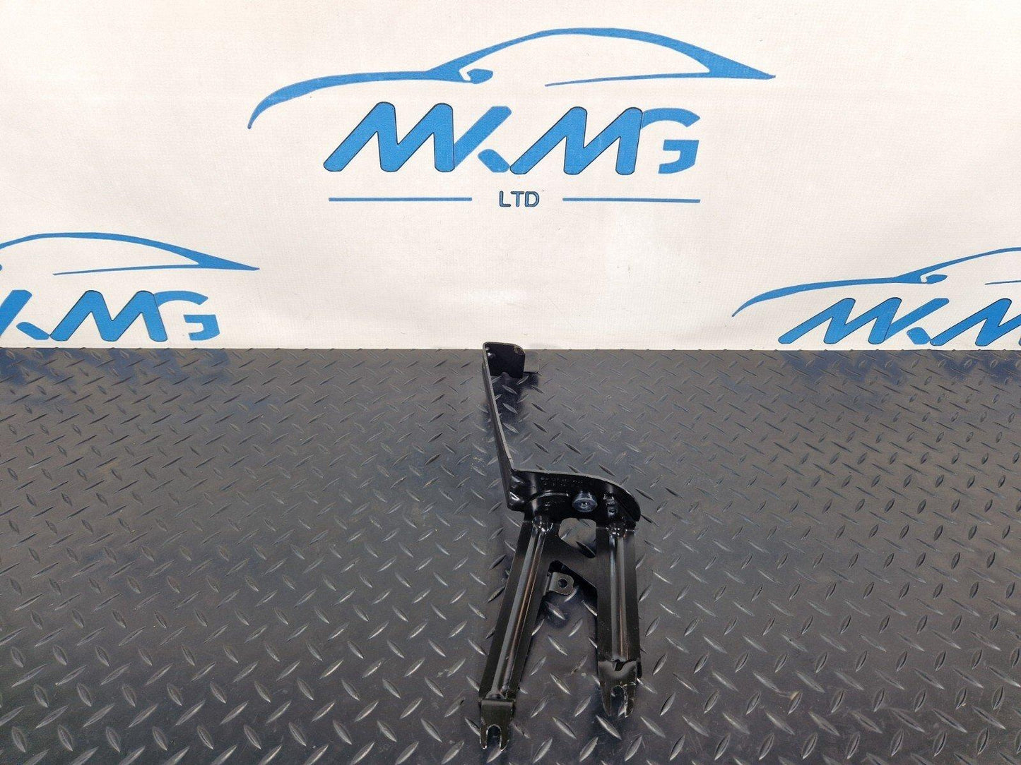 19-ON MERCEDES BENZ B CLASS W247 ABS PUMP MOUNT BRACKET SUPPORT A1774303400