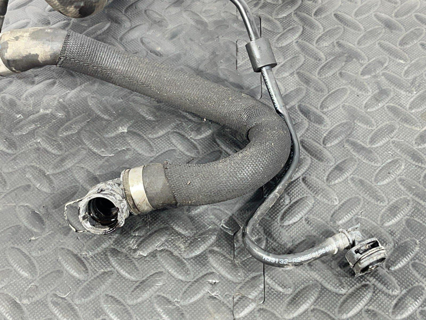 14-21 MERCEDES BENZ C300 W205 GEUINE CIRCULATION PUMP HEATING & COOLANT HOSES