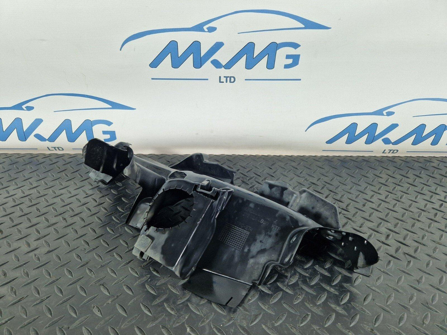 14-21 MERCEDES BENZ C220d W205 OEM LEFT CENTER NOISE CAPSULE A2135244000