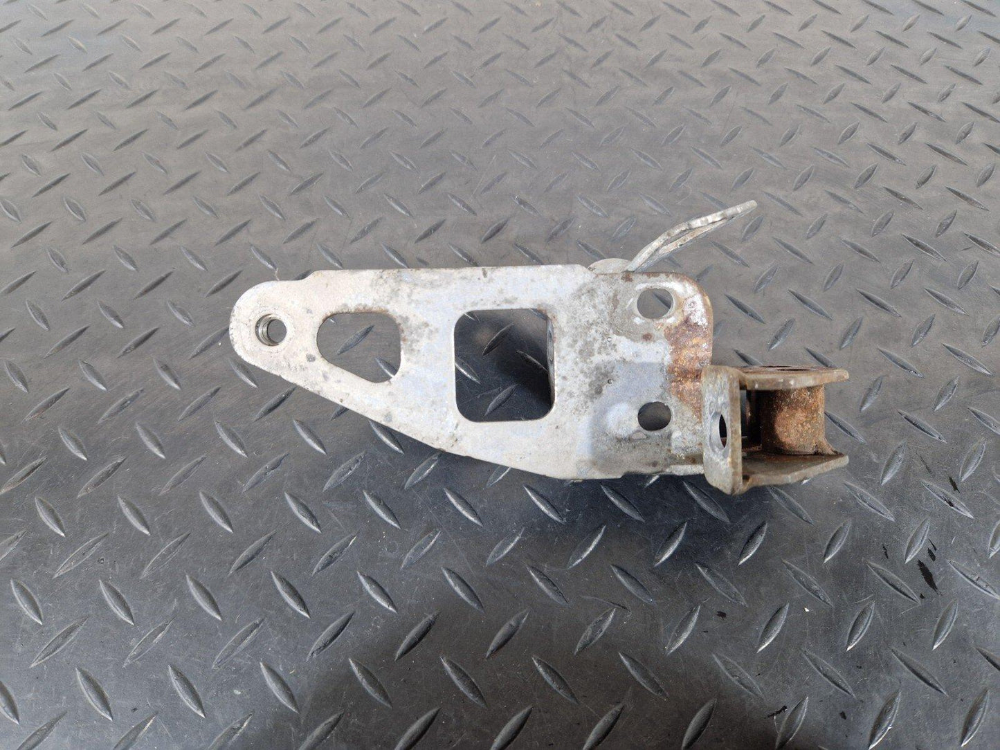 10-17 AUDI A8 4H FRONT RIGHT O/S UNDERRUN BAR BRACKET MOUNT 4H0399656B