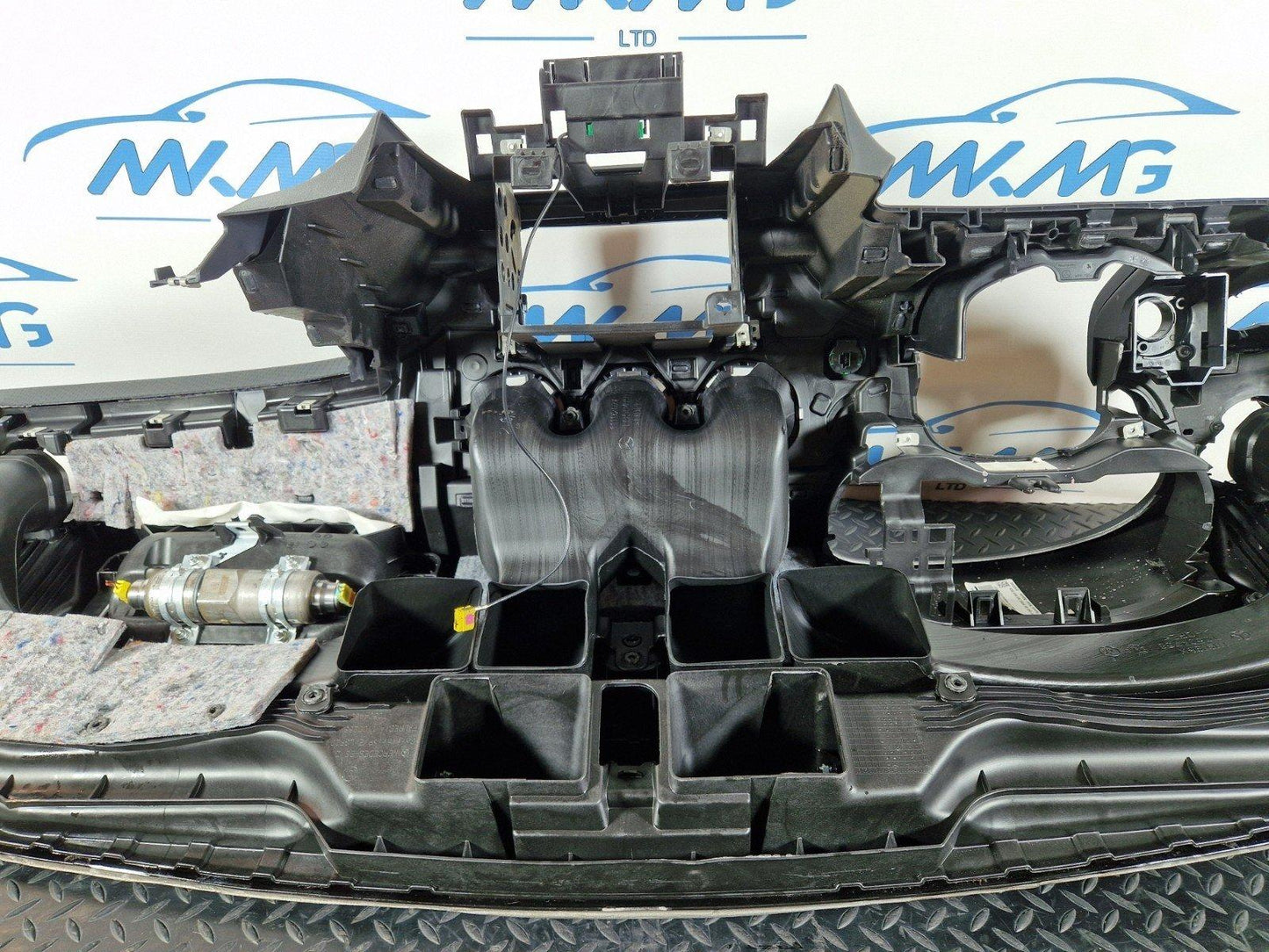 12-18 MERCEDES BENZ W176 GENUINE DASHBOARD ASSEMBLY A17668017879 A1768600002
