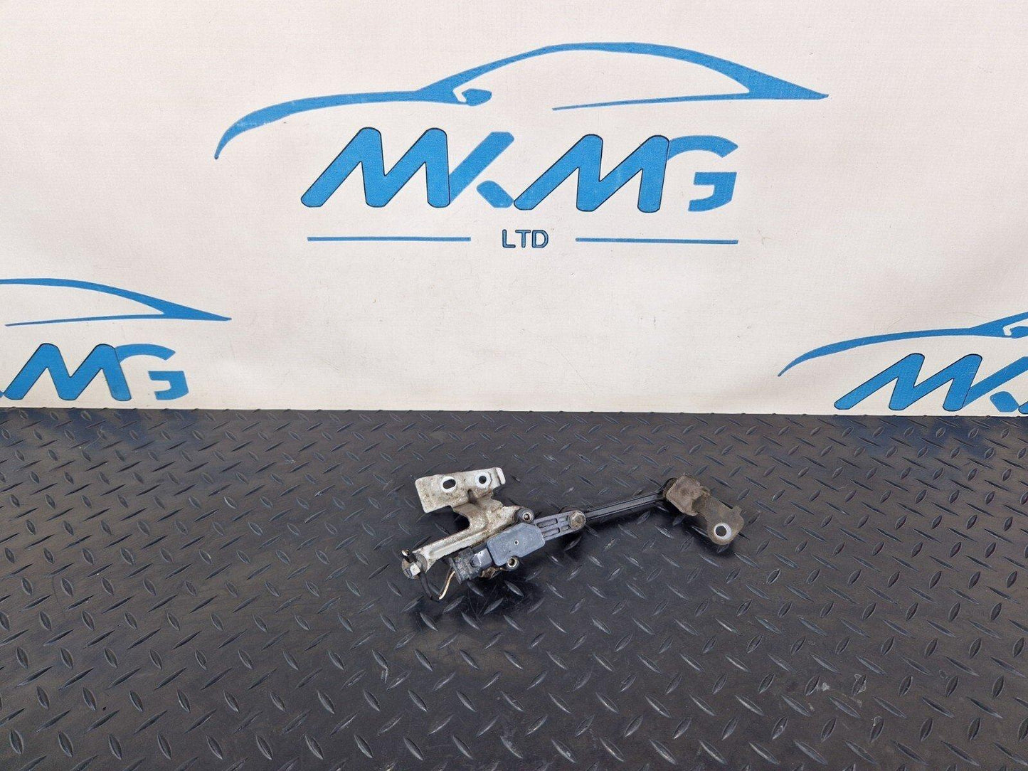 19-ON MERCEDES A CLASS W177 REAR RIGHT HEADLIGHT HEIGHT LEVEL SENSOR A2473205400