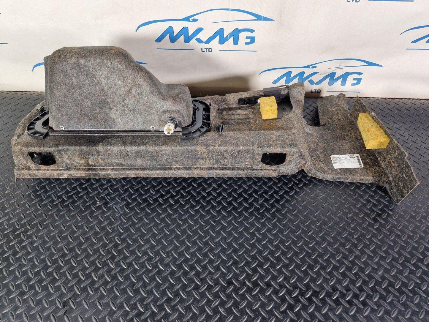 12-17 AUDI S5 CONVERTIBLE OEM RIGHT SIDE TRUNK TRIM 8F0863880C