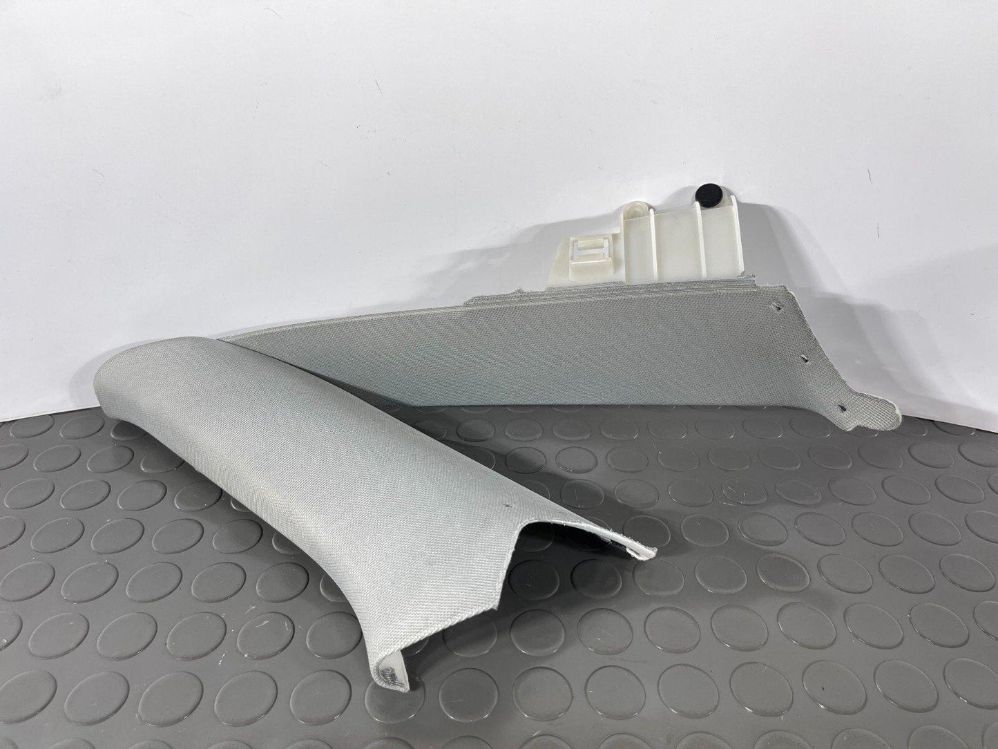 16-19 AUDI A4 B9 SALOON GENUINE REAR RIGHT OSR C-PILLAR TRIM 8W5867288