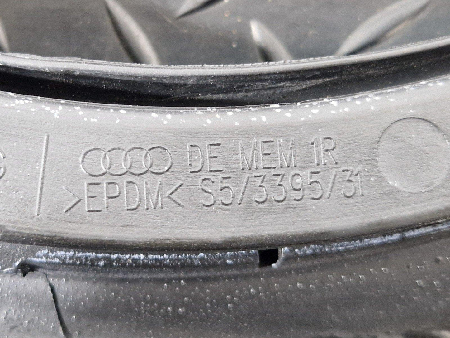 10-18 AUDI A7 4G S-LINE FRONT DOOR INNER SEAL RUBBER GASKET RIGHT O/S 4G8845354