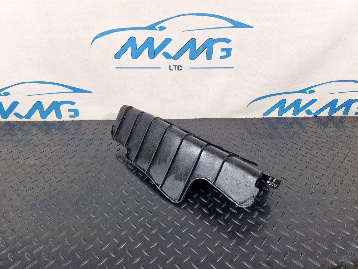 16-19 AUDI A4 B9 GENUINE REAR LEFT SIDE CONTROL ARM COVER TRIM 8W0505415D