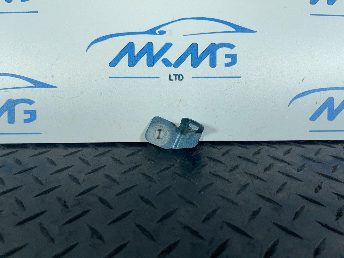16-23 AUDI A5 F5 SPORTBACK S-LINE WING MOUNT BRACKET LH PASSENGER 8W0821469