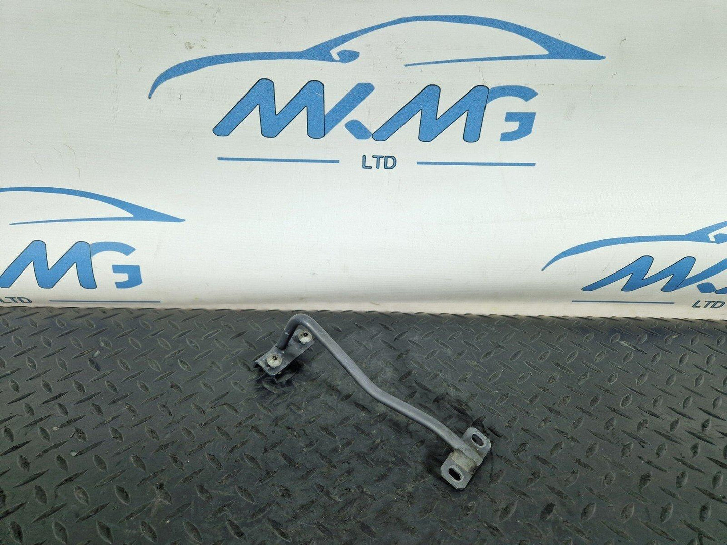 14-21 MERCEDES BENZ C200d W205 FRONT LOCKING STRIKER SUPPORT BRACKET A2058980032