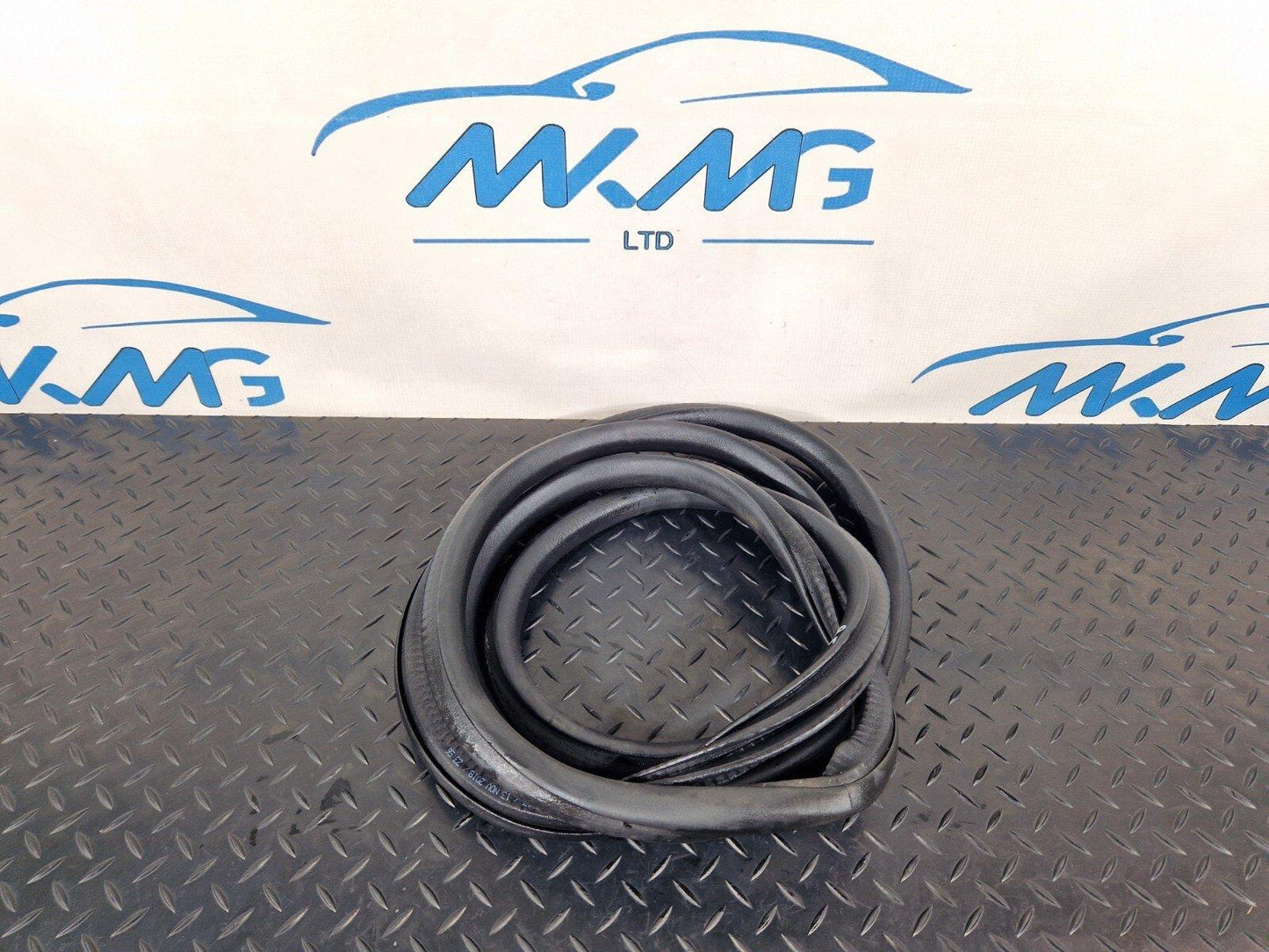 19-ON MERCEDES B CLASS W247 FRONT DOOR RUBBER SEAL FITS LEFT & RIGHT A2476920300