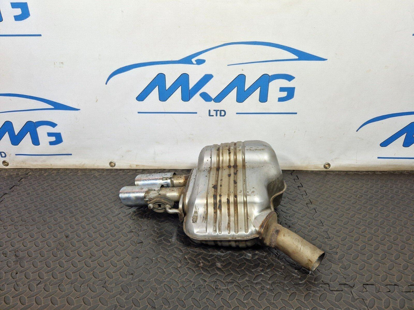 AUDI A4 B9 REAR EXHAUST BOX 8W0253611D BY32061419CZ