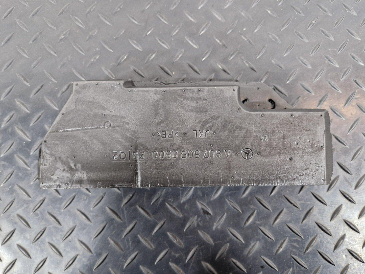 2018-ON MERCEDES SPRINTER W907 UPPER LEFT RADIATOR COVER MOUNT A9075050800