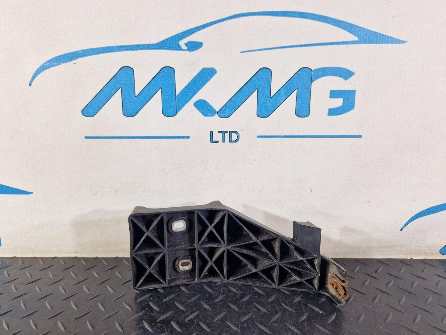11-19 MERCEDES BENZ ML W166 GENUINE BRACKET A1668850140 (DAMAGED)