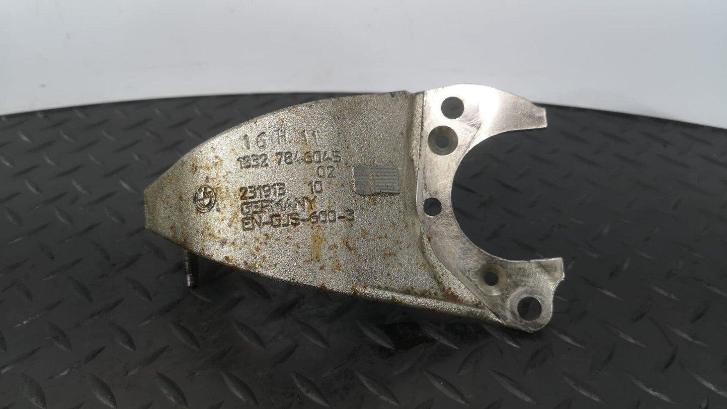 11-16 BMW M5 F10 5-SERIES 4.4L V8 PETROL LEFT SIDE EXHAUST PIPE SUPPORT BRACKET