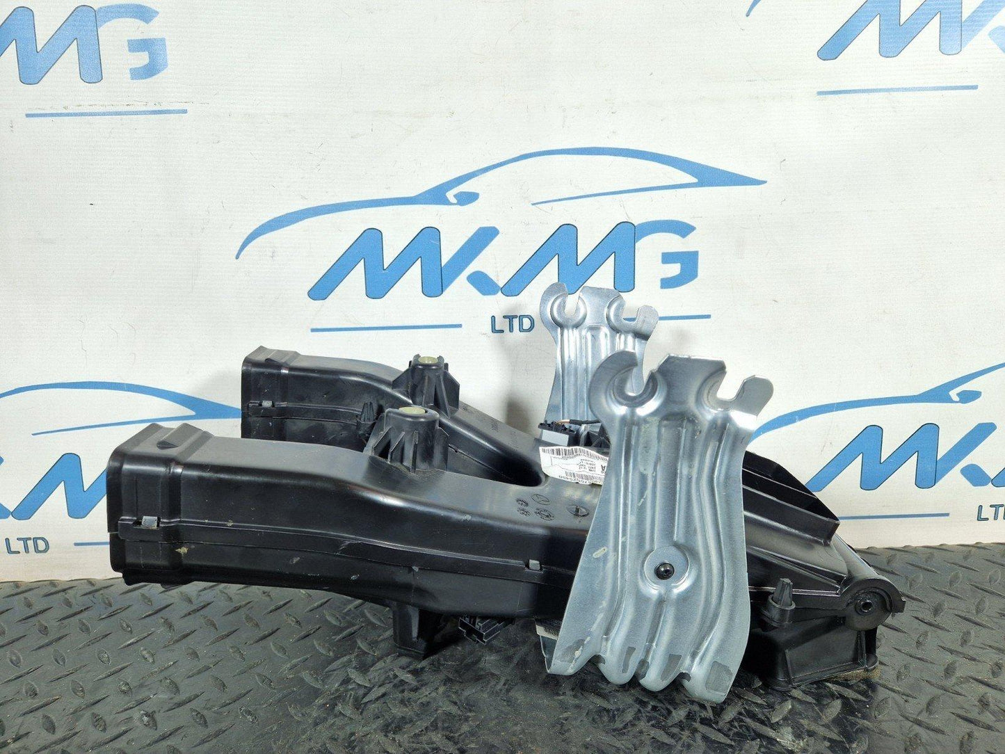 16-19 MERCEDES BENZ GLE W166 CENTER CONSOLE AIR FLOW VENT DUCT TUBE A1668301600