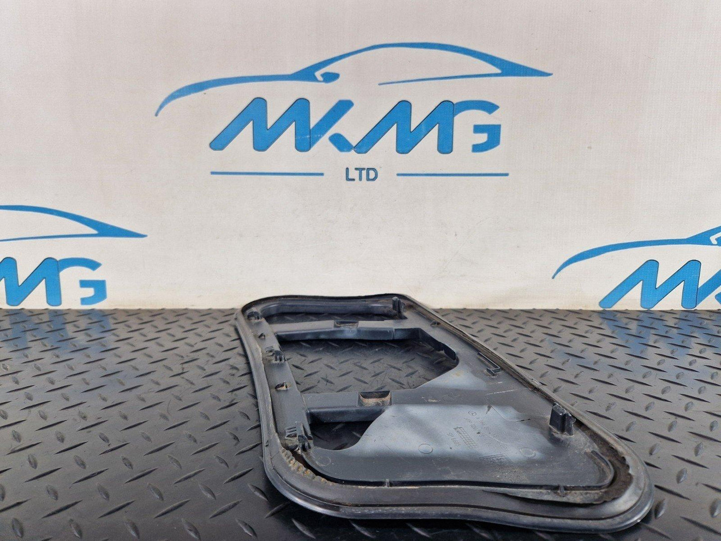 11-19 MERCEDES BENZ ML W166 LEFT SIDE N/S BONNET TRIM COVER PANEL A1668801105