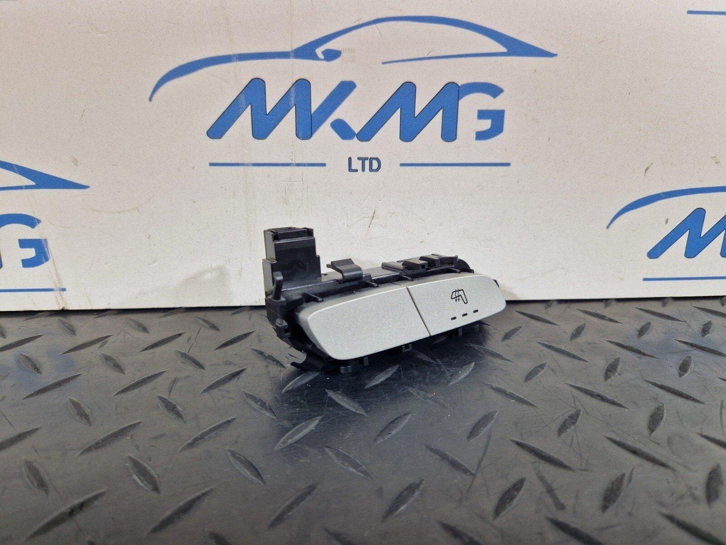 GENUINE MERCEDES BENZ OEM SEAT HEATING SWITCH A20590500004