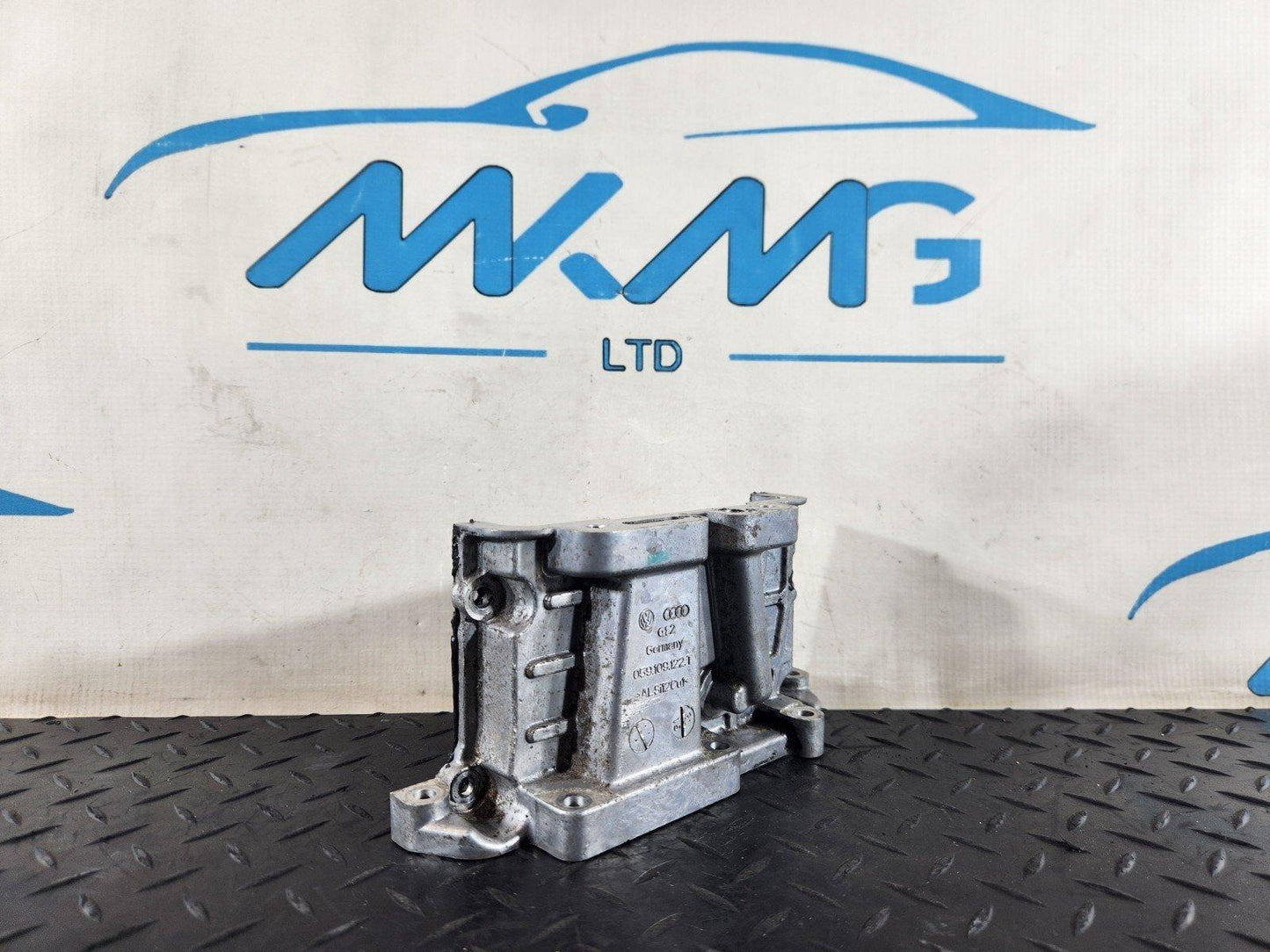 16-20 AUDI Q7 4M 3.0 DIESEL GENUINE CYLINDER HEAD END PLATE 059109122T