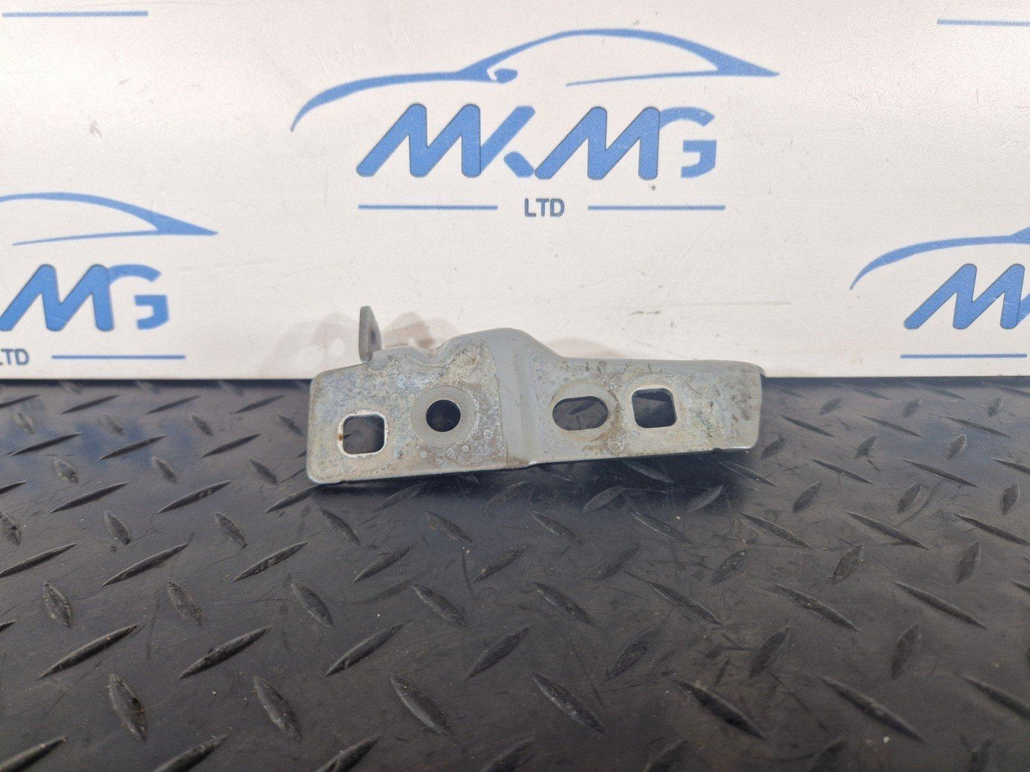 14-19 LAND ROVER L550 DISCOVERY SPORT LEFT SIDE BONNET HINGE BRACKET FK7216151AC