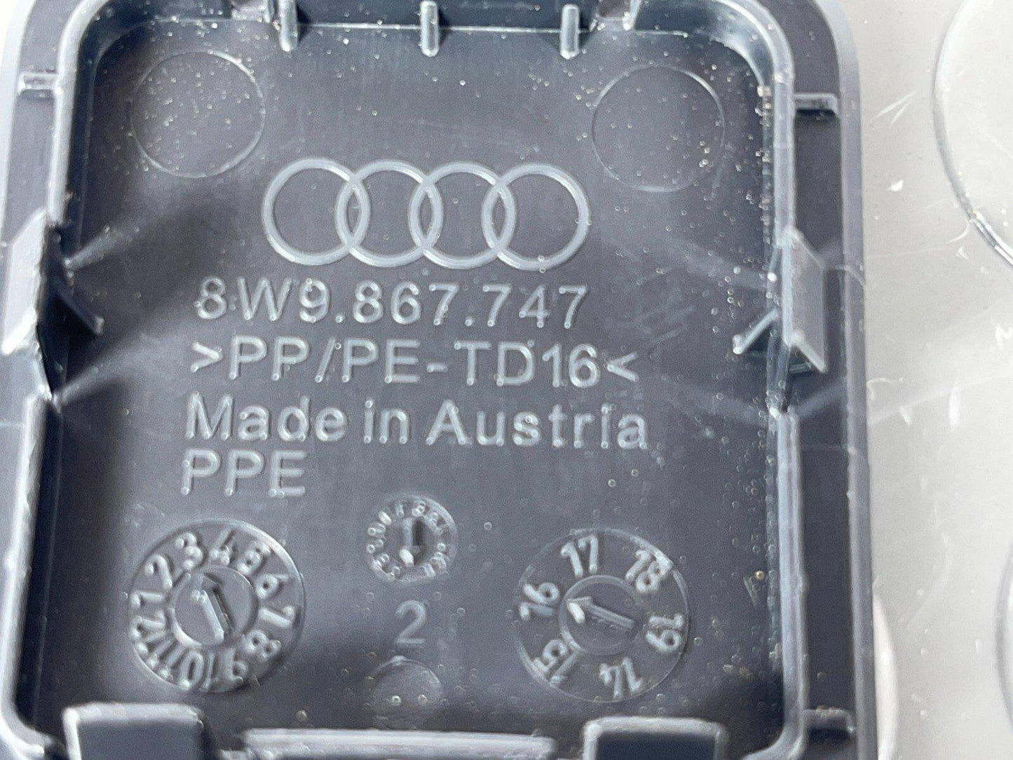 16-19 AUDI A4 B9 ESTATE GENUINE TAILGATE TRIM COVER 8W9867747