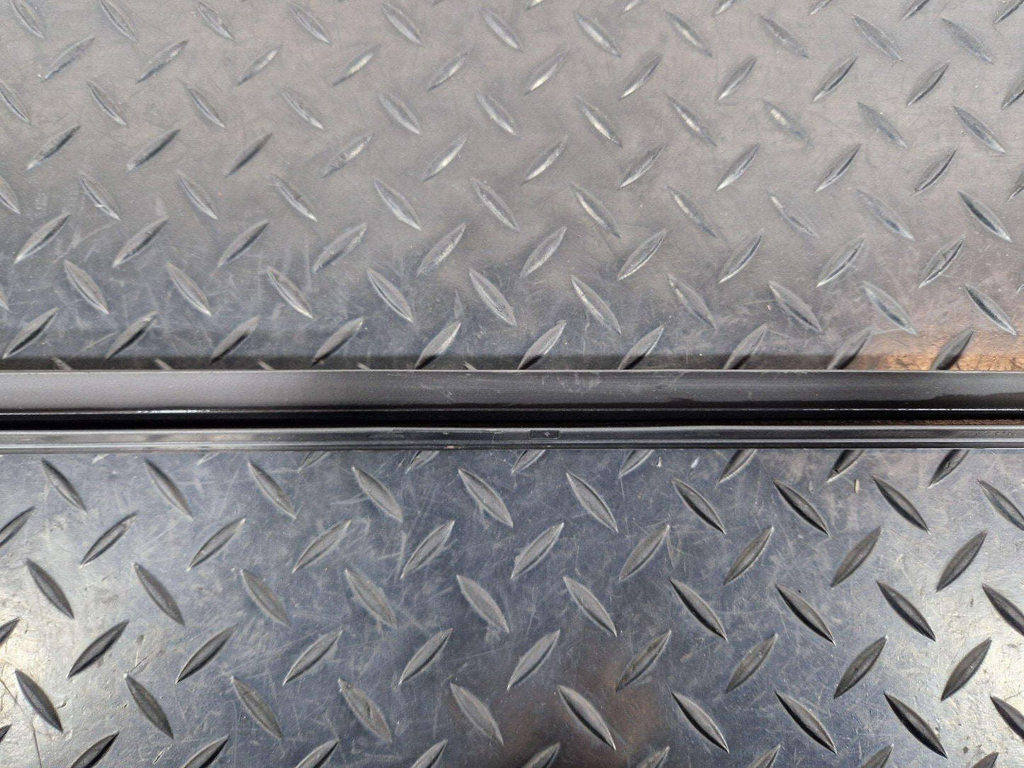 16-23 AUDI A5 SPORTBACK FRONT RIGHT WINDSHIELD WATER DEFLECTOR STRIP 8W6854328B