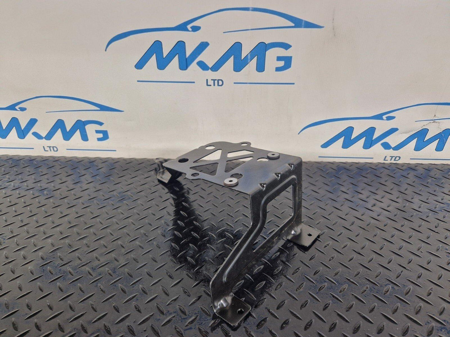 19-ON MERCEDES BENZ CLA C118 GENUINE HEATER MATRIX BRACKET HOLDER A2475010300