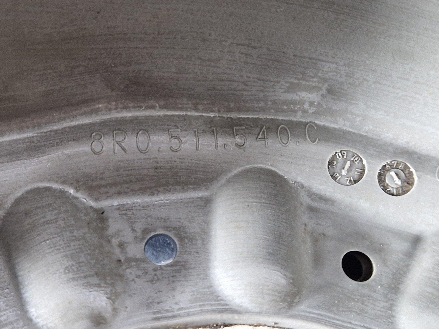 10-18 AUDI A7 4G S-LINE REAR RIGHT SPRING RUBBER COVER GUARD 8R0511540C