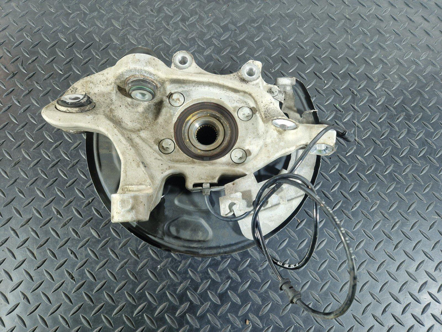 14-21 MERCEDES BENZ C200 W205 REAR LEFT N/S WHEEL HUB CARRIER A2053500141