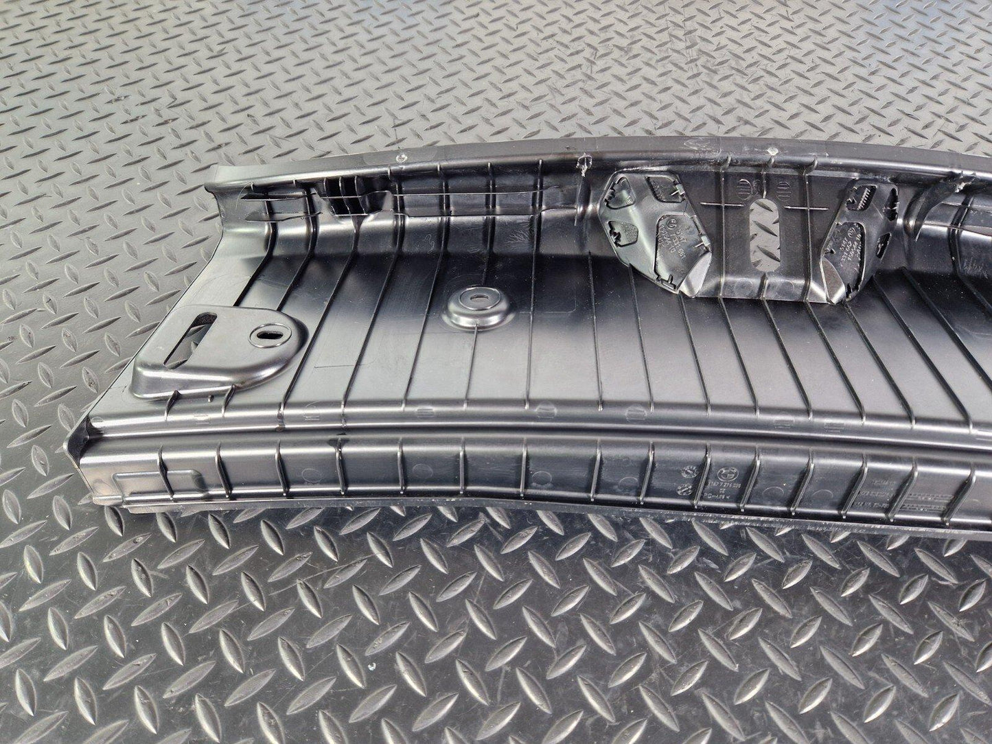 14-16 BMW 2 SERIES F22 GENUINE BOOT LID LOADING TRIM COVER PANEL 7296038