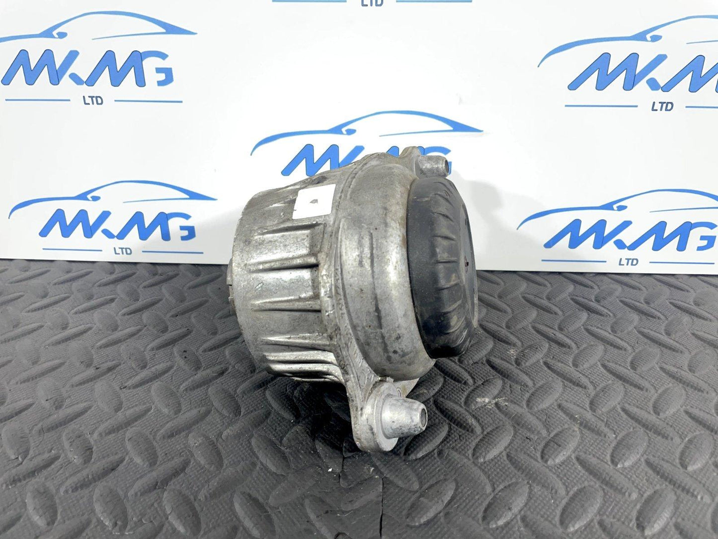 14-21 MERCEDES BENZ C300 W205 GENUINE LEFT PASSENGER ENGINE MOUNT A2052406817