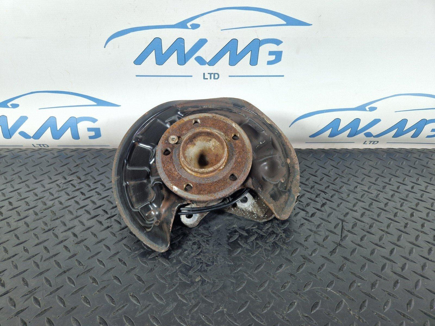 13-19 MERCEDES BENZ CLA C117 GENUINE OEM REAR RIGHT O/S WHEEL HUB A2460406