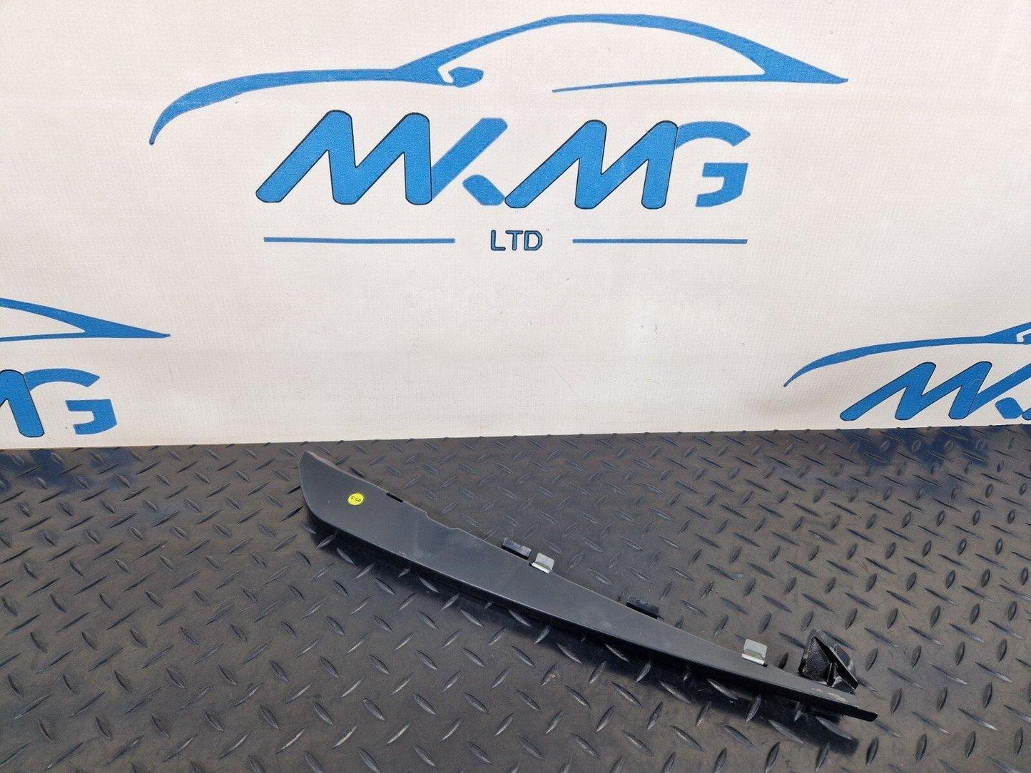 16-23 AUDI A5 F5 SPORTBACK FRONT DOOR SEAL BRACKET 8W8837152