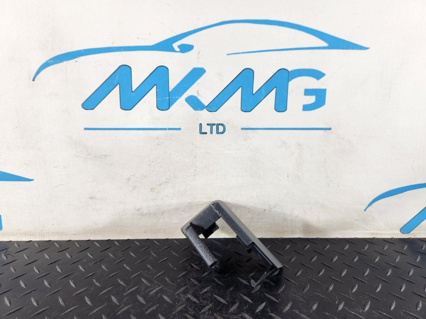 19-ON MERCEDES BENZ B CLASS W247 FRONT SEAT GUIDE RAIL COVER A2479190400
