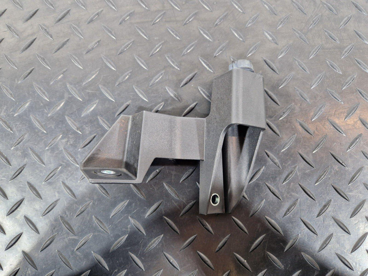 12-17 AUDI S5 CONVERTIBLE LEFT ROOF TOP HOOD RETAINING BRACKET 8F0825241B