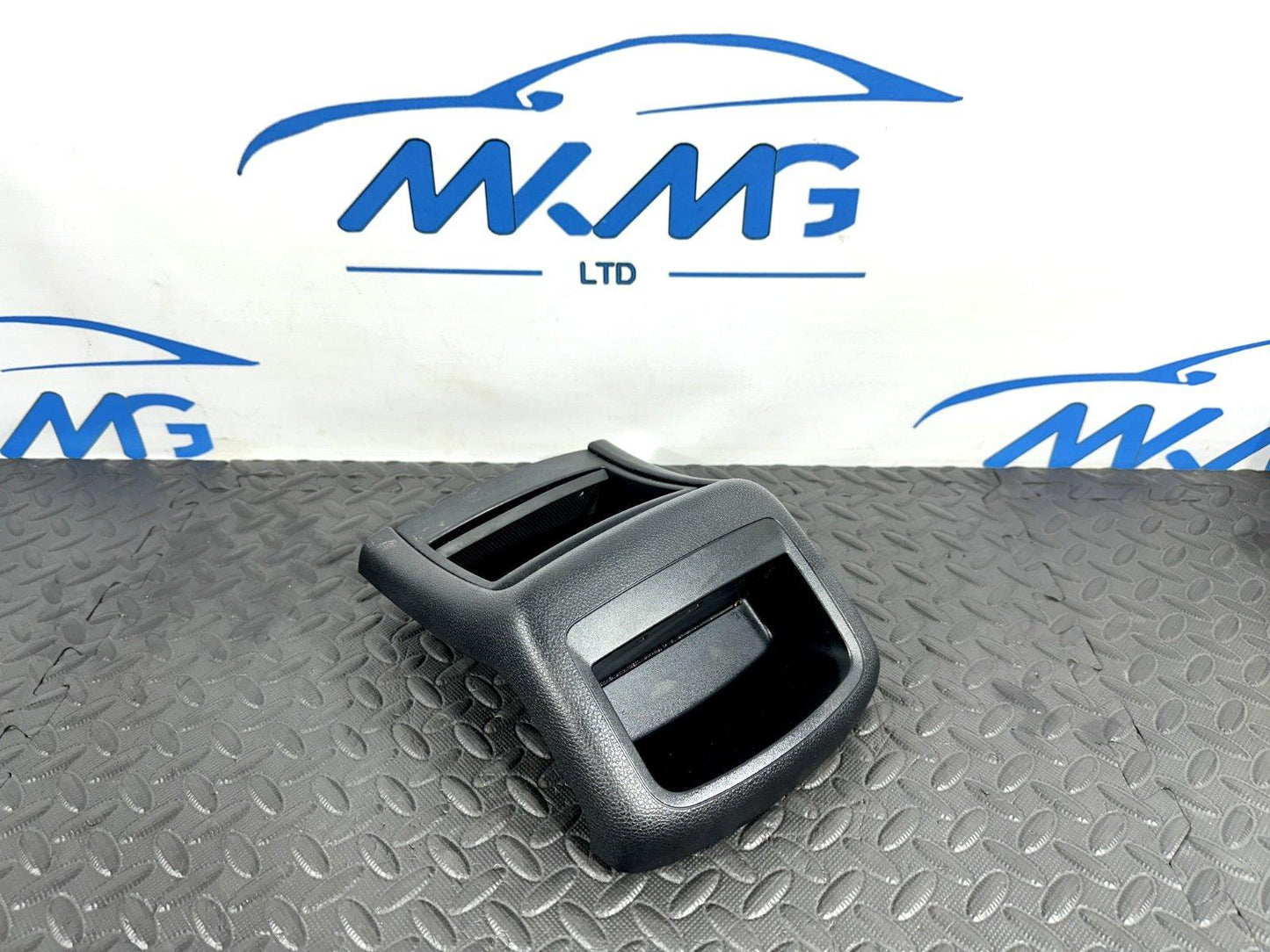 14-21 MERCEDES BENZ GENUINE CENTRE CONSOLE REAR COMPARTMENT STORAGE A2058306202
