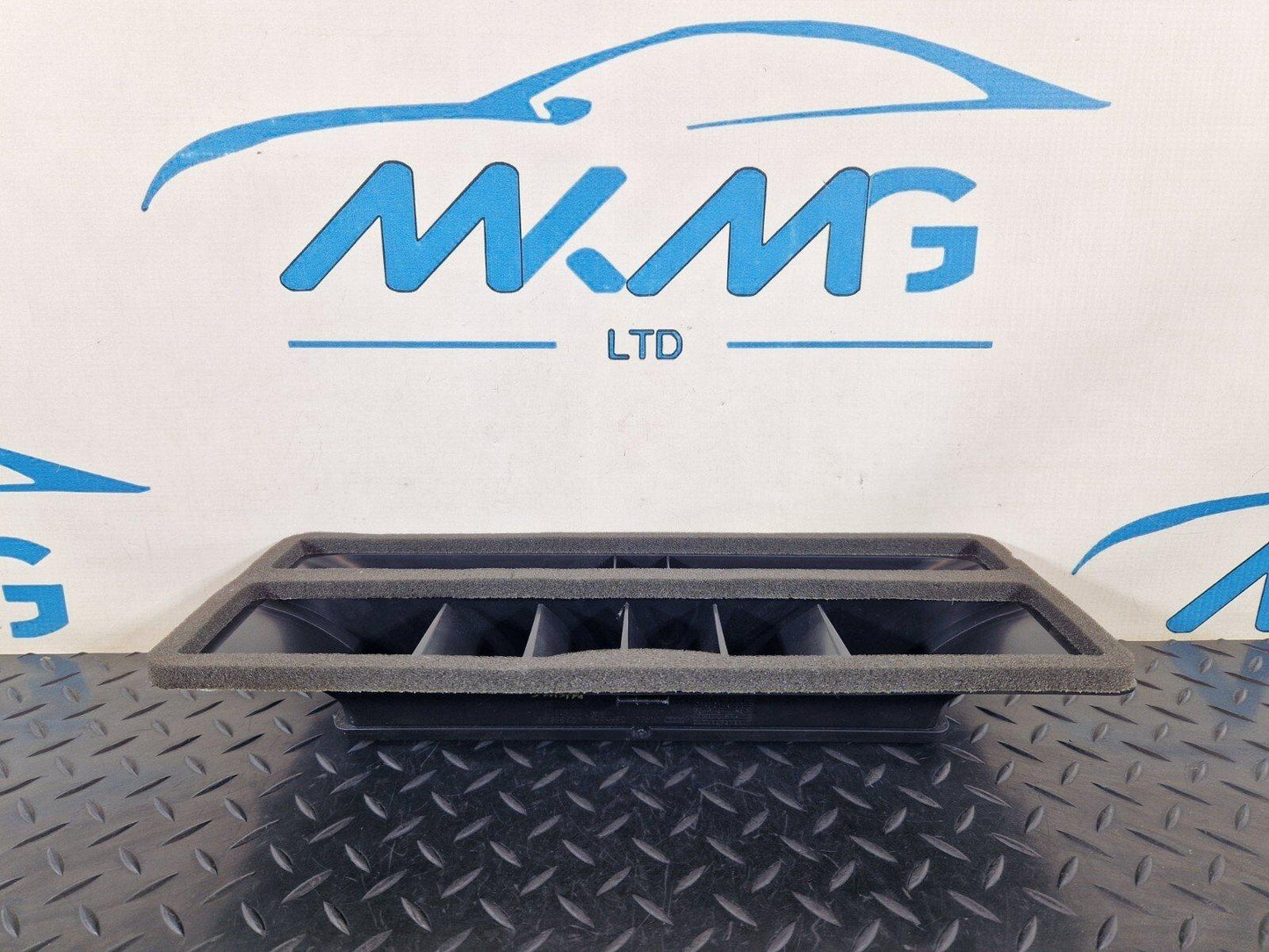 12-18 AUDI A6 C7 GENUINE OEM CENTRE DEFROST AIR DUCT GRILLE CHANNEL 4G2858431